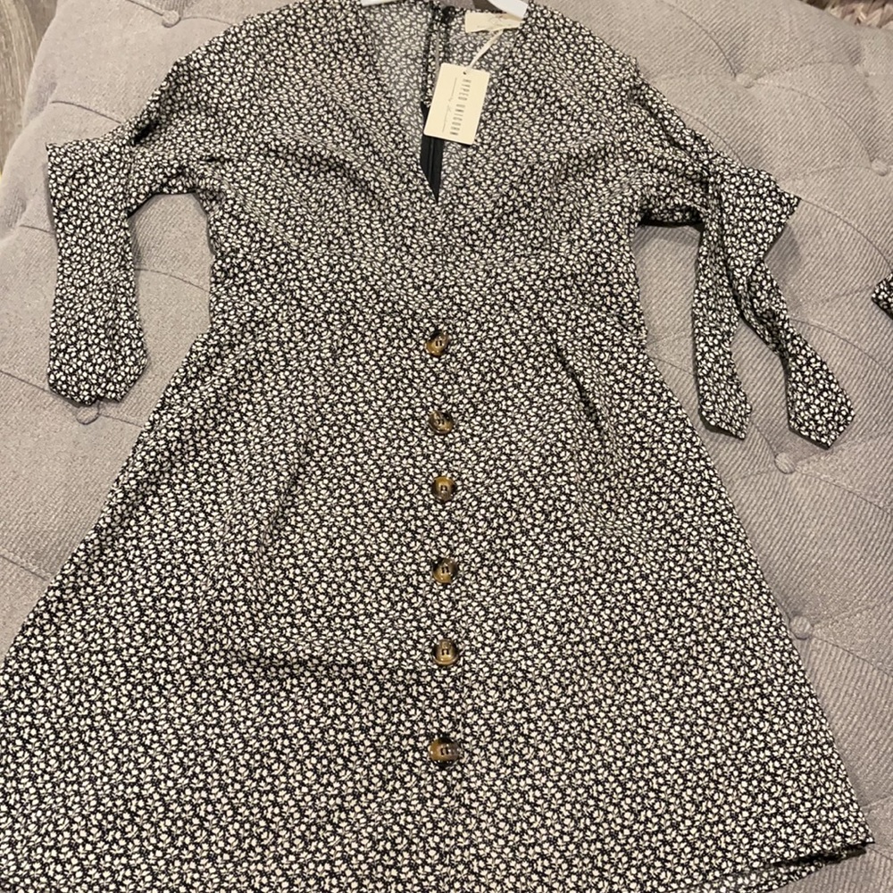 Dress - Picture 2 of 8